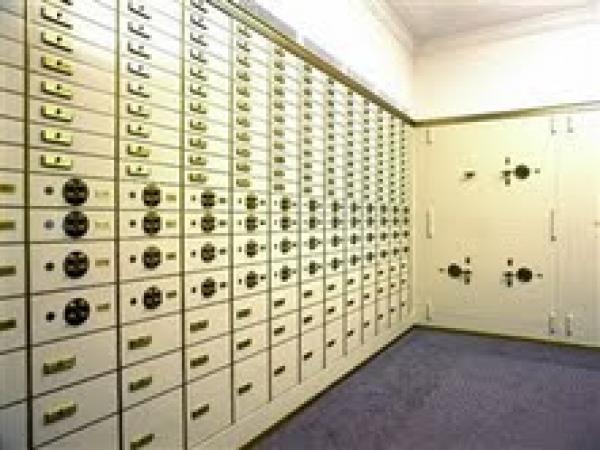 مصرف فرنسي ينسى "تسعينية" في خزانته 23 ساعة