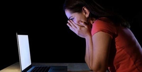 تفاصيل حصرية...فرقة الاستعلام الجنائي تعتقل شابا متورطا في ابتزاز الفتيات وتهديدهن بنشر صورهن الفاضحة