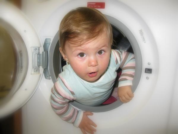 آخر تطورات قضية وفاة رضيع داخل آلة غسيل بتزنيت