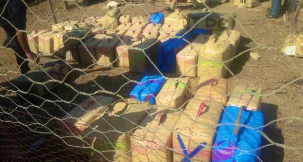 العثور على كمية ضخمة من المخدرات داخل إسطبل ضواحي أصيلة والأمن يكشف التفاصيل الكاملة