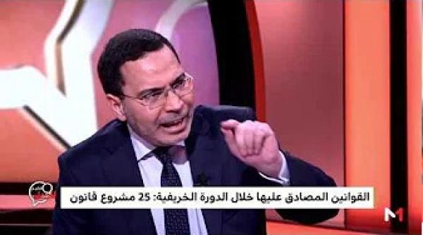 الخلفي يكشف حقيقة غياب وزيرين عن المؤسسة التشريعية خلال دورة كاملة