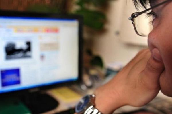 أمن مطار فاس يوقع بفرنسي متورط في حيازة محتويات رقمية إباحية خاصة بالقاصرين