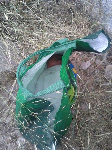 عاوتاني..العثور على رضيع حي بقفة بلاستيكية ببني ملال