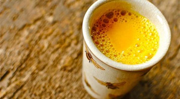 الكركم والحليب لتخفيف التهاب اللوزتين