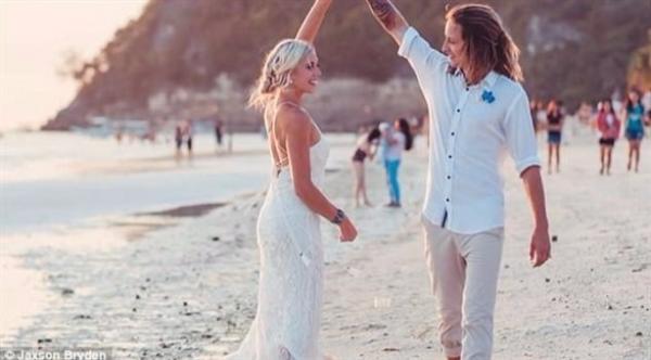 عروسان يقضيان شهر عسل لا نهائي في رحلة حول العالم