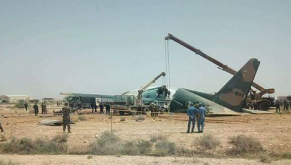 مرة أخرى..اصابة عسكريين جزائريين في انشطار طائرة عسكرية الى نصفين بعد هبوطها