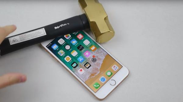 بالفيديو ..زجاج جديد يجعل الهواتف أكثر متانة