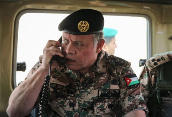 بالفيديو.. ملك الأردن يظهر على رأس قوة مسلحة ويحمل السلاح.. تعرف على السبب