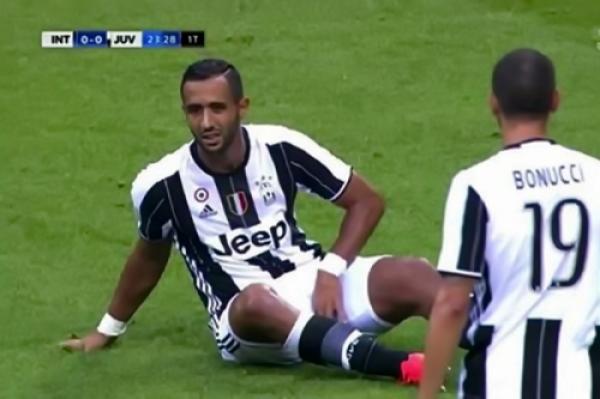 "المنحوس" بنعطية يصاب في ديربي ايطاليا و يغادر الملعب مبكرا 