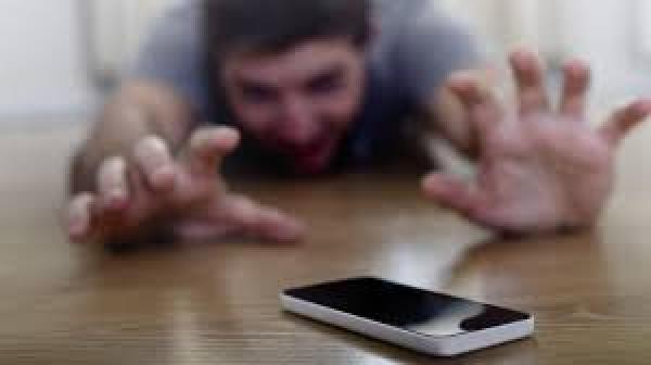 على غرار المخدرات.. مصحات لعلاج إدمان الهواتف الذكية