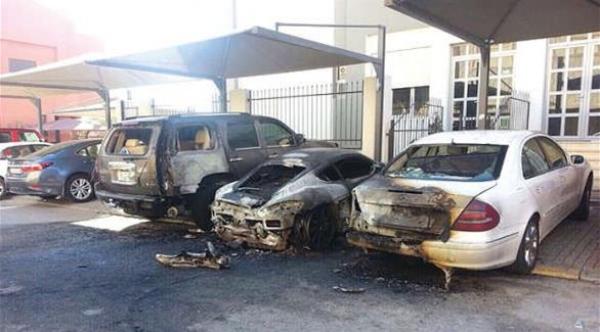 رفضت تحرشه بها فأحرق 4 من سياراتها الفارهة