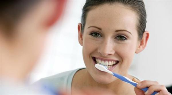 الإكثار من الفواكه يهدد أسنانك