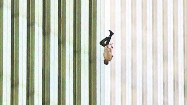 تعرف على"الرجل الهابط" الذي ظهر في أحداث 11 سبتمبر