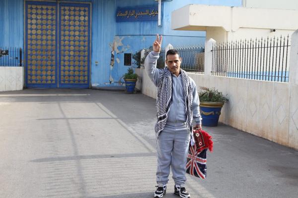 بالفيديو : 20 فبراير في مقدمة المستقبلين للمعتقل السياسي عبد الغني الفطومي بعد الافراج عنه