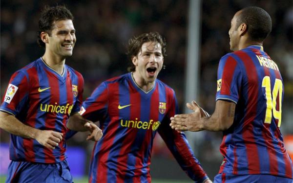 نجم برشلونة السابق يجري جراحة ناجحة في الظهر