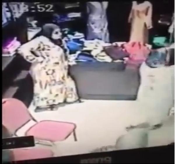 شاهد كيف تسرق النساء بمدينة الناظور أثناء زيارة محلات الملابس