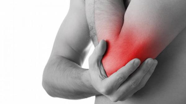 آلام "مرفق لاعب التنس".أسبابها وطرق التغلب عليها