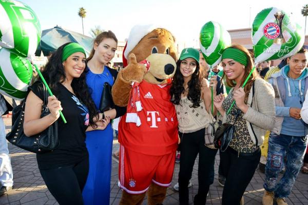 الدب البافاري بيرني يخلق الحدث في جامع الفنا