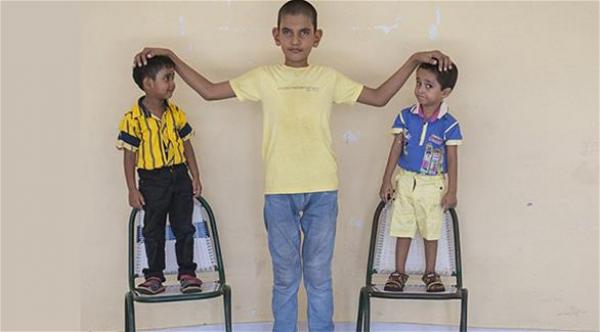 بالصور: هل تصدّق أن هذا الطفل في الخامسة من العمر؟