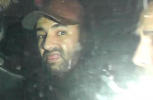 بطل فيديو التشرميل يتوعد الصحافيين من داخل سيارة الأمن