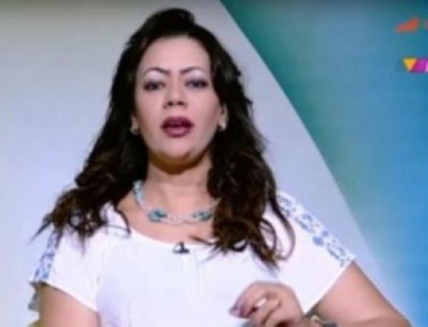 مشات بعيد .. مذيعة مصرية تغير مسار إعصار أمريكا لإنقاذ صديقتها !!(فيديو)