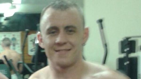 لص يعود للاعتذار بعد عام.. فتنتقم العائلة بتسليمه للشرطة