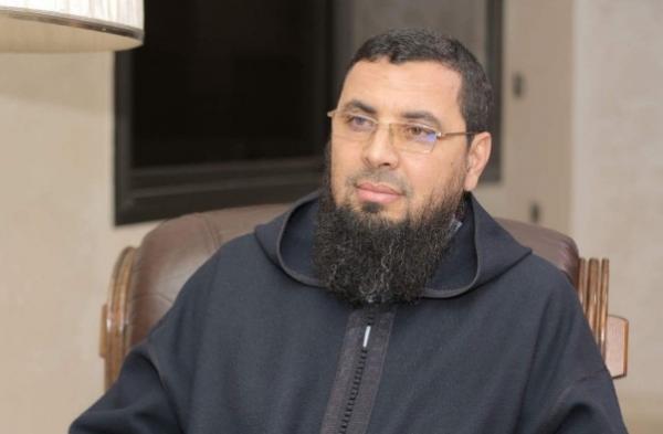 بعد المساجد "عصيد" يستهدف مكة ويدعي بأن "مسيرات كورونا" عصيان سلفي وراءه خطباء الجمعة!