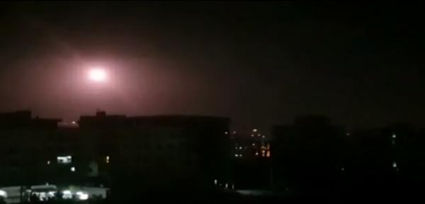 الدفاعات السورية تتصدى لصواريخ إسرائلية استهدفت مواقع في ضواحي دمشق