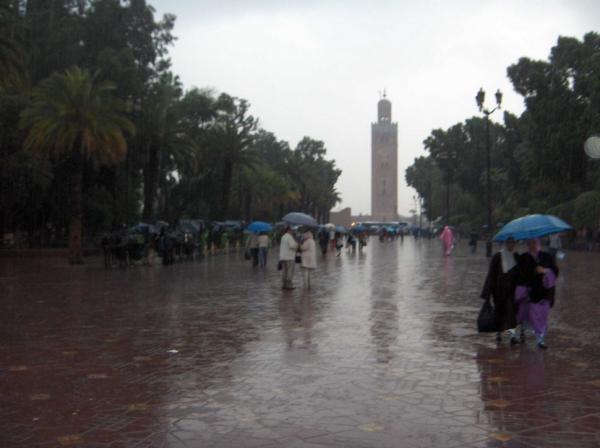 مديرية الأرصاد الجوية الوطنية: اضطراب جوي جديد مصحوب بأمطار و رياح قوية في عدد من مناطق المملكة ابتداء من الأحد القادم