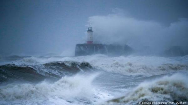 كم يكلف إطلاق اسم معين على إعصار ما؟