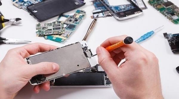 الاتحاد الأوروبي يعمل على سن قوانين تجبر شركات الهواتف الذكية على طرح منتجات أكثر استدامة