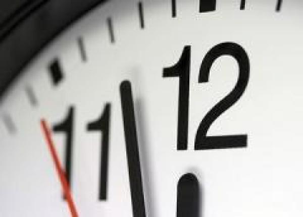 قانون يضبط التوقيت الإداري في المغرب 