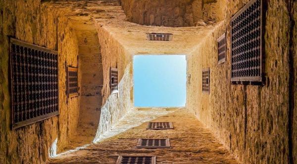 مصر: العثور على جثث عائلة ملقاة داخل "منور" بناية سكنية