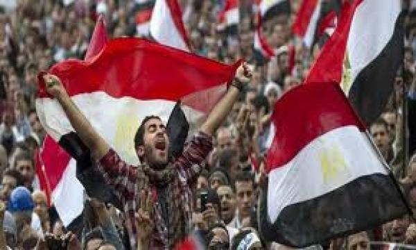 القضاء يتابع ثوارا مصريين انتقدوا 'الانقلاب' بتهم تلقيهم دعما ماليا من الخارج   