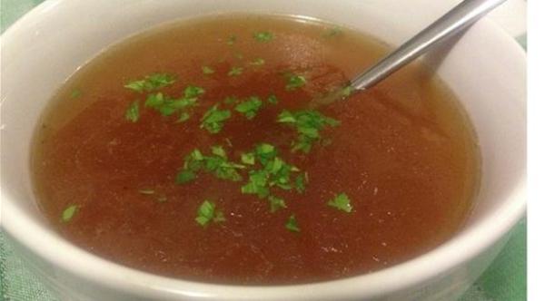 4 فوائد صحية رائعة لمرق العظام