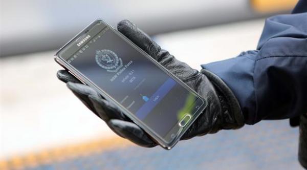 أجدد أسلحة الشرطة الأسترالية.. هاتف سامسونغ نوت 4