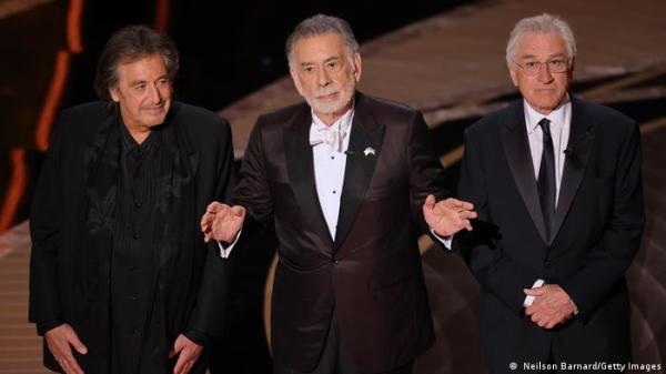 روبرت دي نيرو أب للمرة السابعة في سن 79 عاما