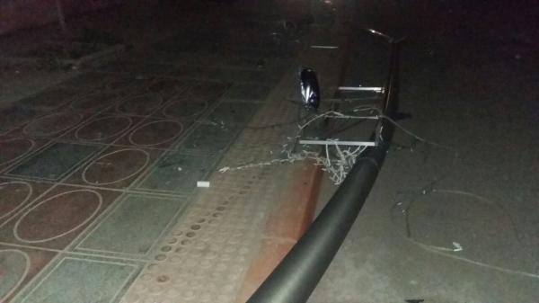 عاجل... سيارة خفيفة تدهس شابين كانا بصدد عبور الطريق وتقتل أحدهما وترسل الاخر للانعاش