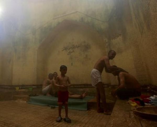 ردوا البال لولادكم...طفل ينجو بأعجوبة من "مكبوت" داخل حمام شعبي بمراكش