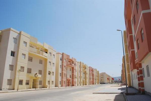 مغاربة فرنسا يحتجون على شركات العقار بالمغرب والوزير بنعبد الله يحاول إنقاذ الموقف