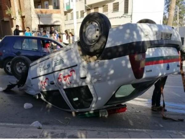 انقلاب سيارة الأمن الوطني في مدينة تطوان بسبب "الديباناج" (صور)