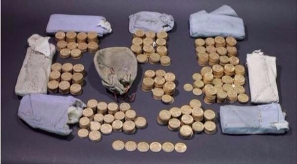 كنز ذهبي داخل بيانو في مدرسة بريطانية