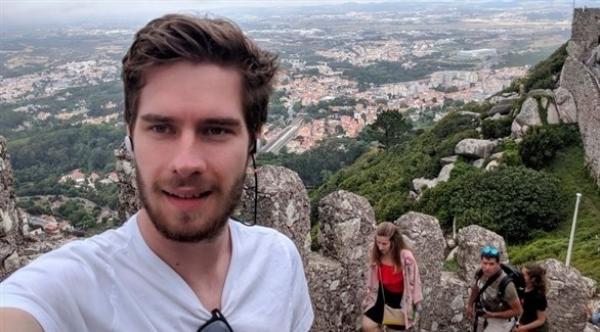 متشرد استرالي ينام في الشوارع وتحت الجسور يتحول إلى مليونير في ظرف وجيز