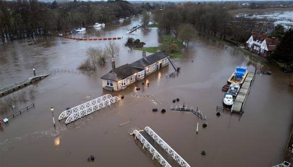 عاصفة "غوسلين" تسبب فوضى عارمة في بريطانيا وإيرلندا
