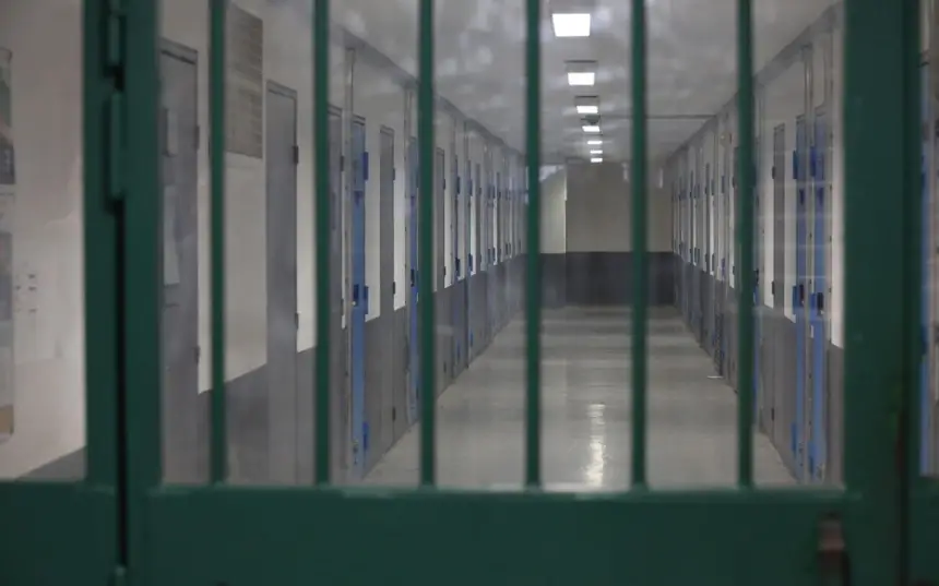 زارته في محجزه.. فرنسا ترحل بستاني زوجة أحد أبرز مؤسسي حزب اليمين نحو المغرب