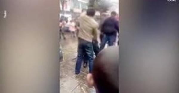 رجل يسافر رحلة طويلة لمقابلة عشيقته ليفاجأ بزوجها في استقباله