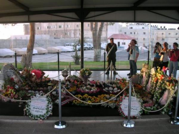 توقعات باستخراج رفات عرفات في 26 نوفمبر الجاري للتحقيق في احتمال وفاته مسموما