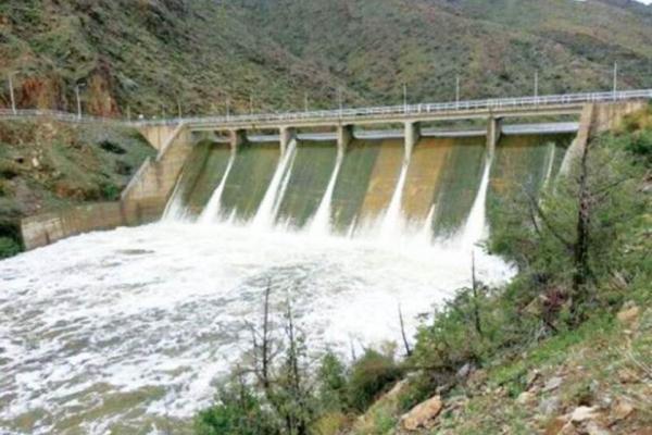 فتح بوابات سد قيد الإنشاء بشكل مفاجئ كاد أن يتسبب في فاجعة بتطوان