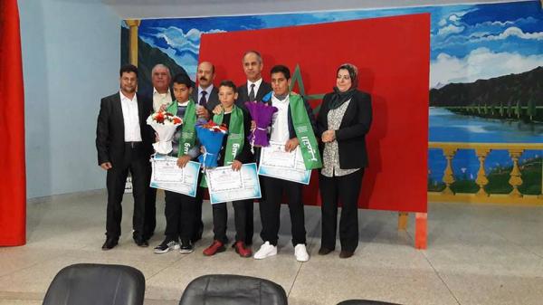 برافو...مديرية التعليم بأصيلة تكرم 3 تلاميذ أعادوا حافظة نقود بها مبلغ كبير لصاحبها