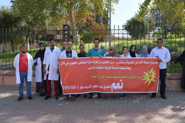 بالفيديو... وفاة مريض تخرج ممرضي قسم الأمراض النفسية للاحتجاج ويفجرون فضيحة مدوية